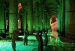 "Potopljena palača" ili Cisterna bazilika je najveća od nekad nekoliko stotina cisterni ispod Istanbula. Cisterna se nalazi 150 metara jugozapadno od Aja Sofije.