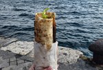 Riblji sendvič kod Galata mosta koji je dio turske gastronomije već godinama.