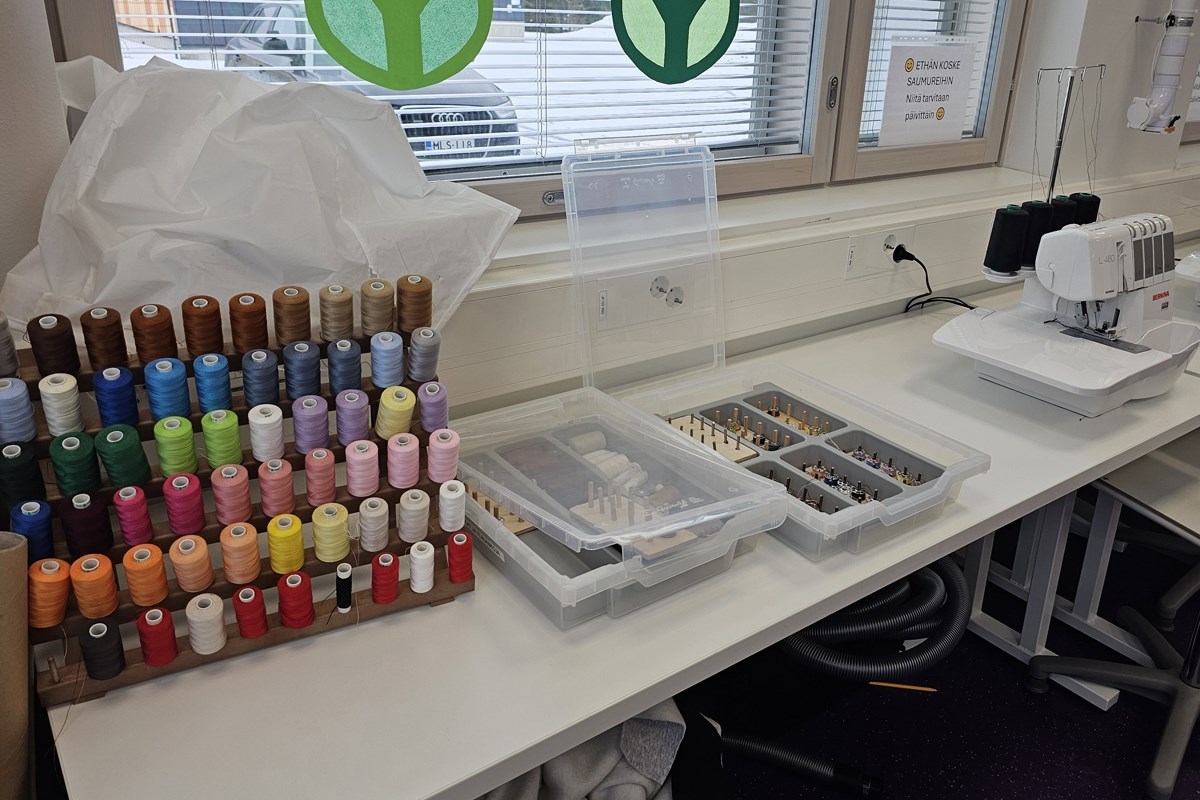 Na nastavi u osnovnoj školi uče šivati 