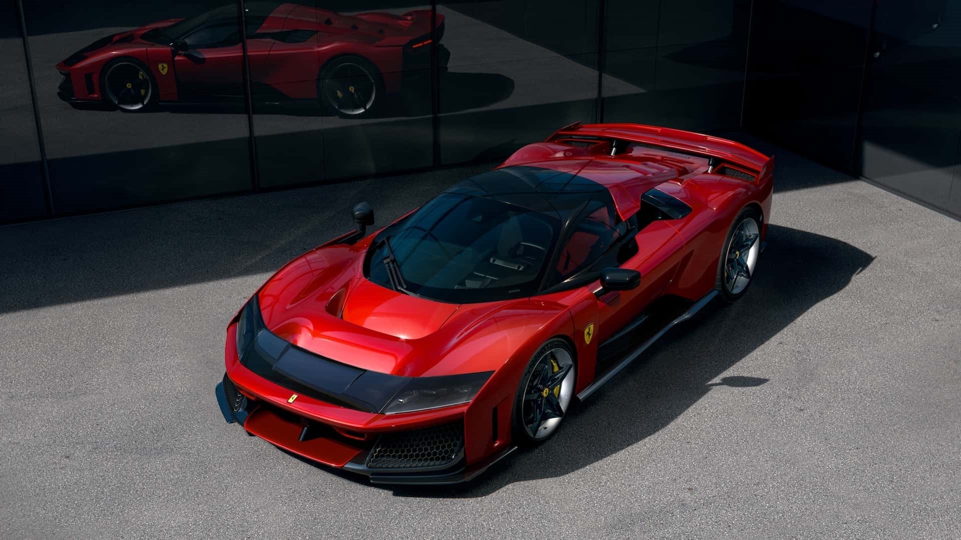 Najnoviji Ferrari je trebao imati samo jedno sjedalo