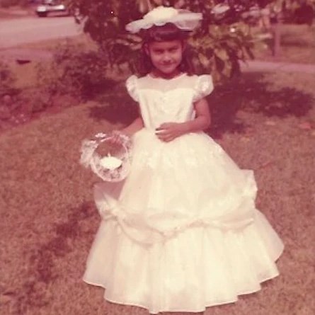 Aida Garza, Majka Veronice i Miguela te još troje djece je suosnivačica Siete Foods i ujedno direktorica nabave, zadužena za odabir i upravljanje nabavnim lancem tvrtke. Osnovala je Zakladu Siete Family Foods, čiji je cilj podržati projekte povezane s obrazovanjem, poduzetništvom i zdravljem unutar latinoameričkih zajednica.