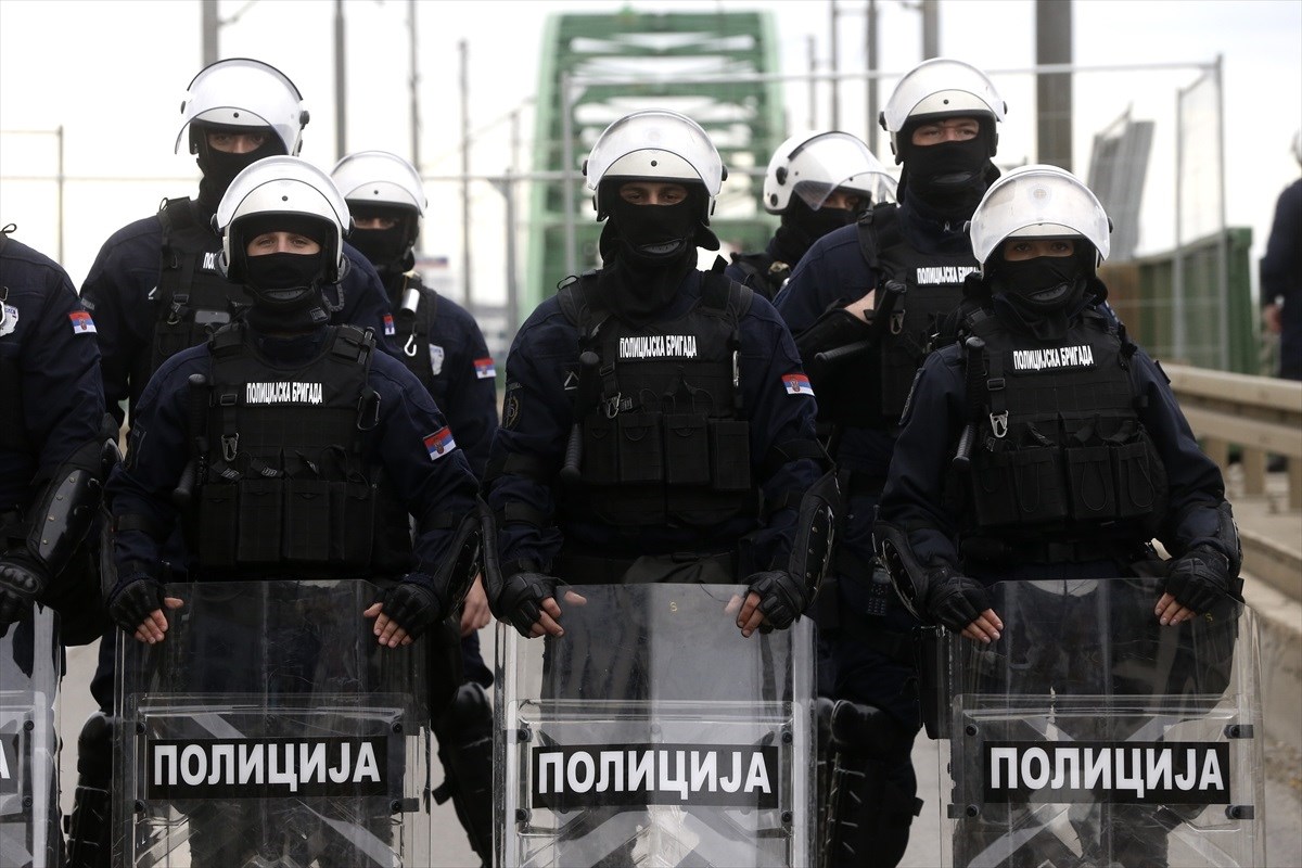 VIDEO Krenulo rušenje mosta u Beogradu, čuvaju ga specijalci