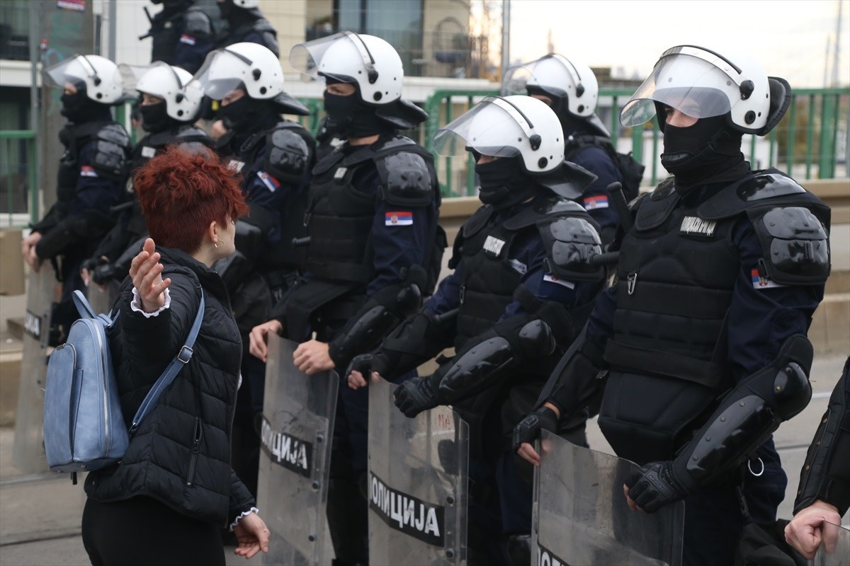 VIDEO Krenulo rušenje mosta u Beogradu, čuvaju ga specijalci