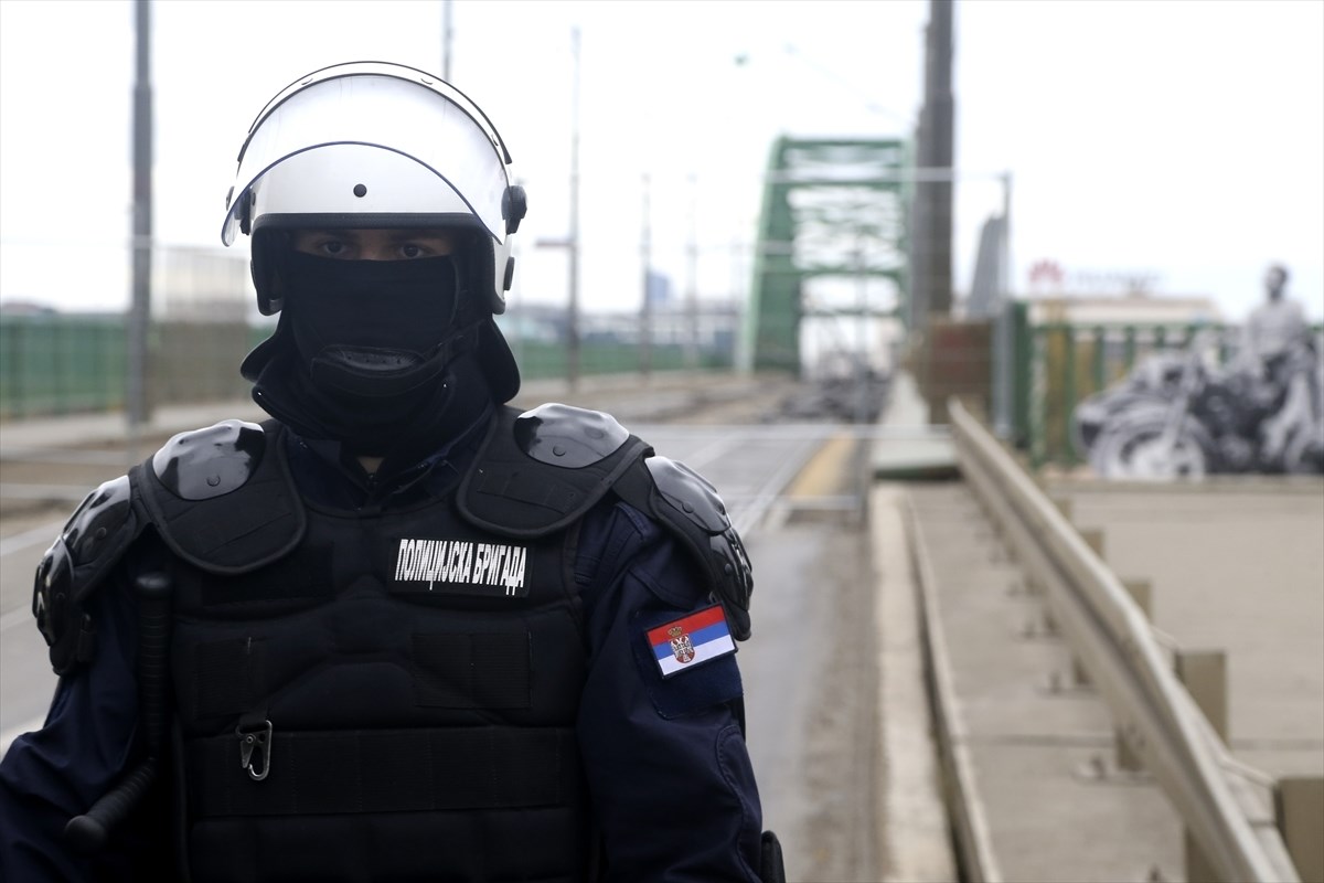 VIDEO Krenulo rušenje mosta u Beogradu, čuvaju ga specijalci