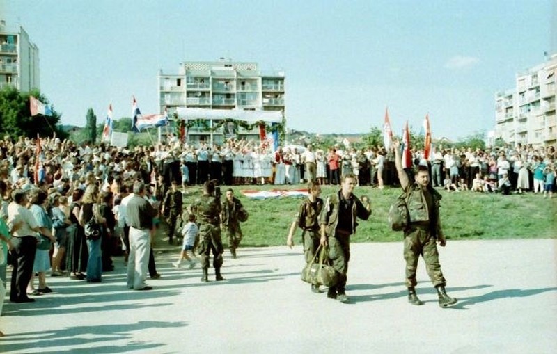 14. kolovoza 1995. godine  - svečani doček 101. susedgradske brigade Hrvatske vojske (HV), nakon uspješno završene akcije oslobađanja hrvatskih okupiranih područja na Banovini

