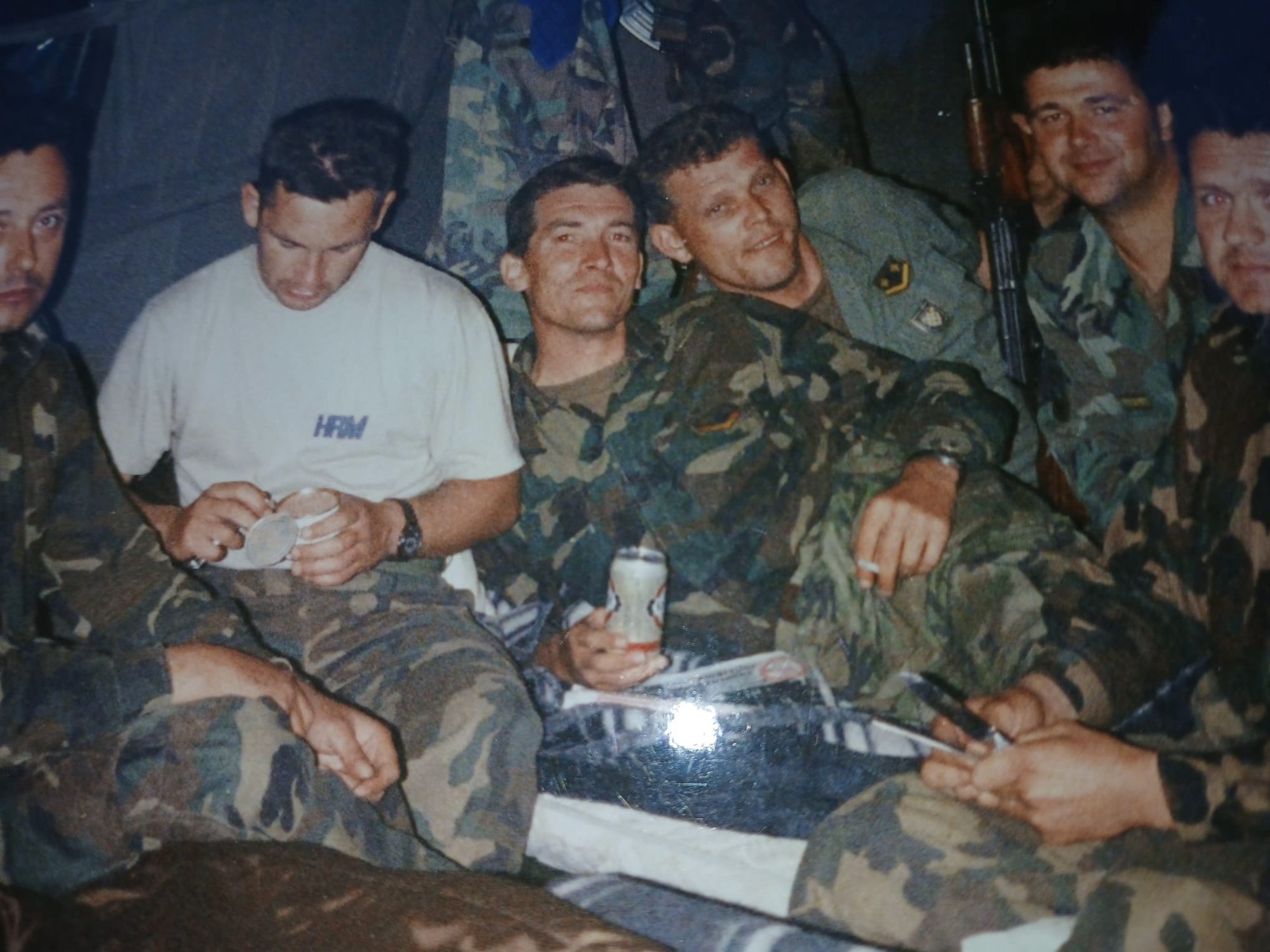 "Hvala našem ocu, dozapovjedniku 12. DP Petrinja, dragovoljcu Domovinskog rata, branitelju na prvoj crti obrane svog voljenog grada Petrinje u veličanstvenoj pobjedi - Oluji. Tvoja hrabrost i ljubav prema voljenom gradu zauvijek je utkana u tvojoj djeci. Danas, s ponosom koračamo svojim gradom i državom. Hvala tata!"