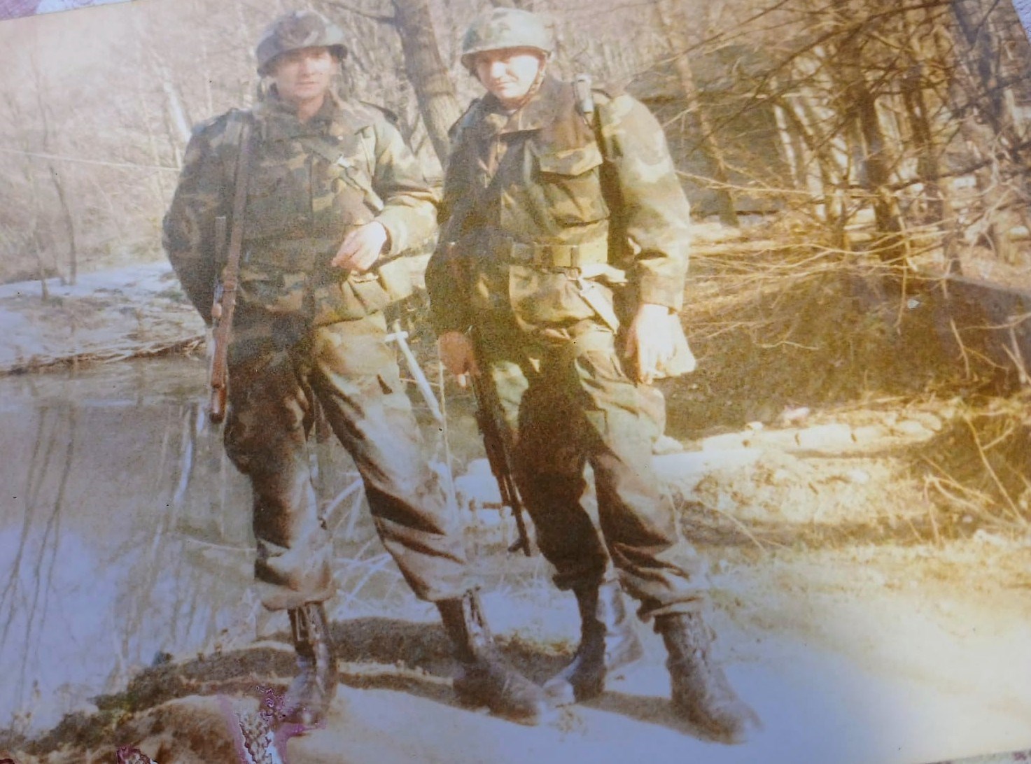 "Hvala našem ocu, dozapovjedniku 12. DP Petrinja, dragovoljcu Domovinskog rata, branitelju na prvoj crti obrane svog voljenog grada Petrinje u veličanstvenoj pobjedi - Oluji. Tvoja hrabrost i ljubav prema voljenom gradu zauvijek je utkana u tvojoj djeci. Danas, s ponosom koračamo svojim gradom i državom. Hvala tata!"