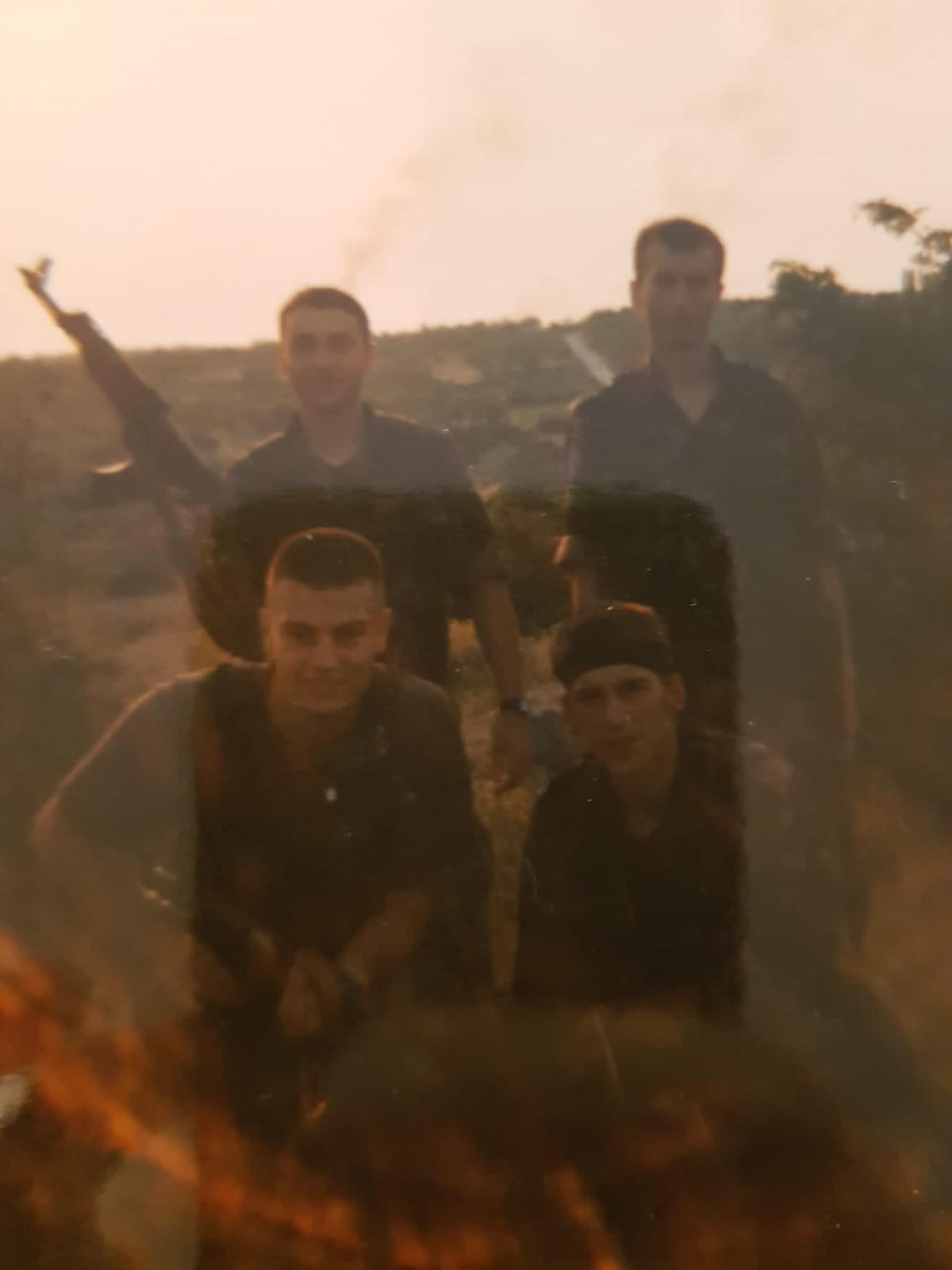 "Moj suprug Mladen i njegovi suborci iz 113 brigade Šibenik negdje kod Knina. Hvala svim braniteljima❤️"