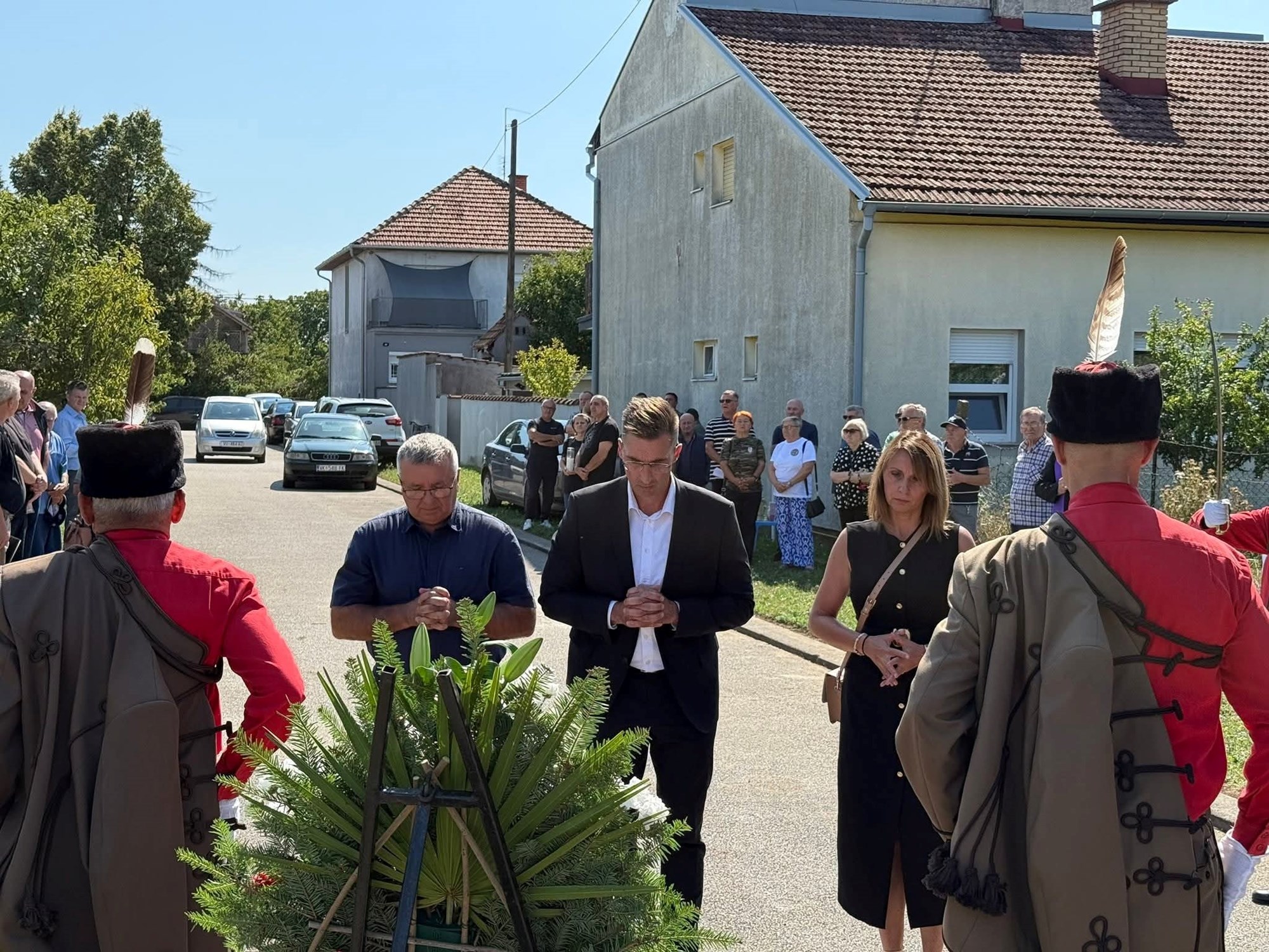 U Vinkovcima obilježena komemoracija. "Ovdje su 1945. ubijeni nevini građani"