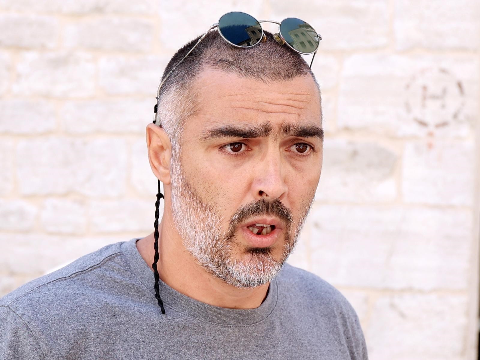 Programski direktor festivala FALIŠ Branko Sekulić slušao presicu zabranitelja