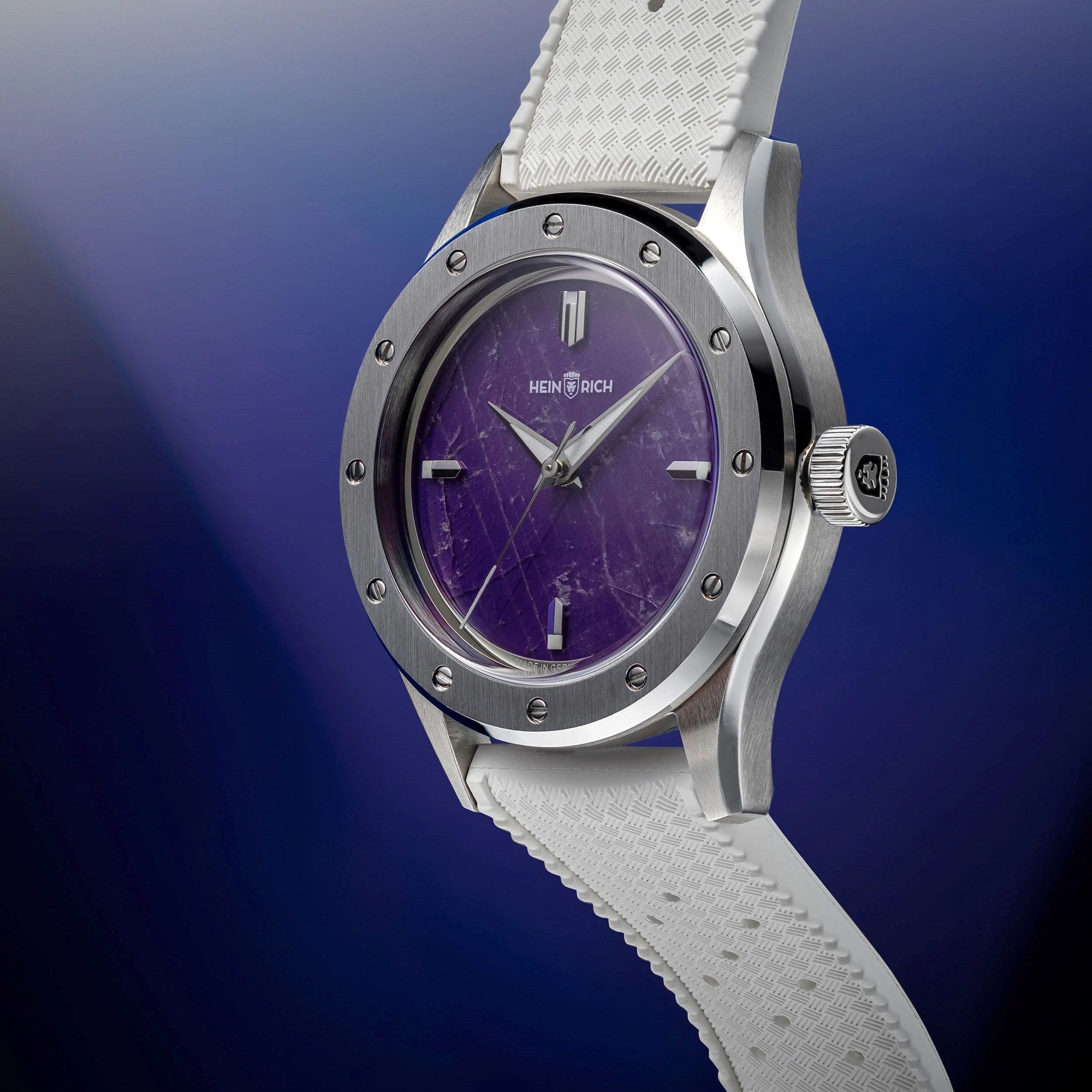 Heinrich predstavio satove od ametista, već su dostupni