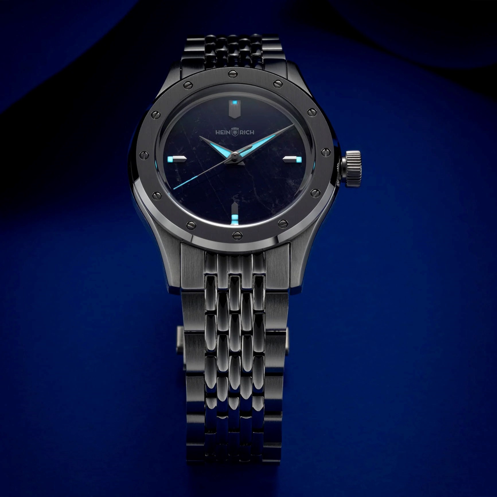 Heinrich predstavio satove od ametista, već su dostupni