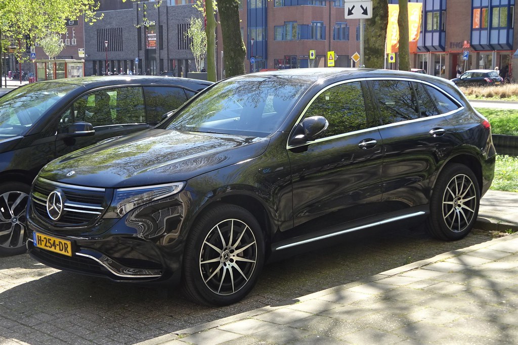 Mercedes EQC
