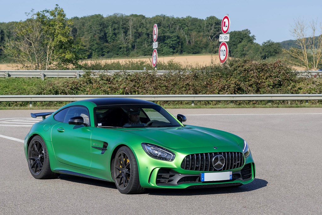 Mercedes-AMG GT R

