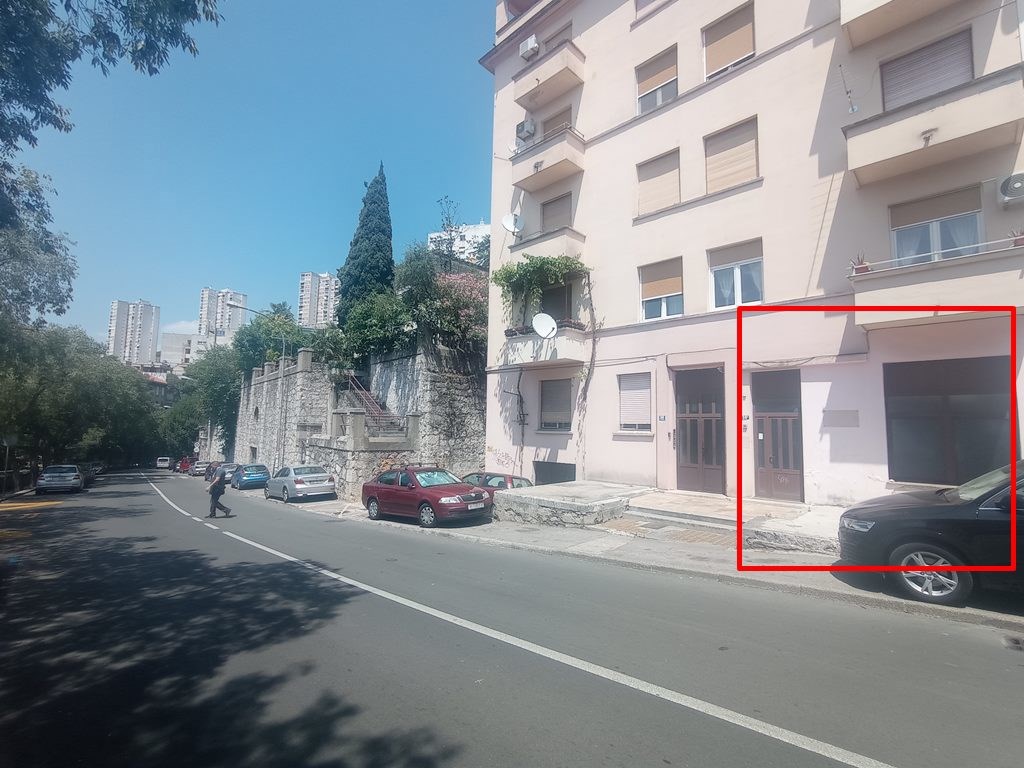 Grad:
RIJEKA
Adresa:
TIZIANOVA 36A
Površina (m2):
52,00
Položaj nekretnine:
prizemlje ulične zgrade
Početna mjesečna neto zakupnina:
499,20 EUR
Jamčevina:
1.497,60 EUR
Predložena djelatnost:
dopuštene propisima (izuzev pružanja usluge smještaja)
Razred oznaka en. certfikata:
B/E
Datum i vrijeme pregleda poslovnih prostora:
13.10.2025. 12:00 – 12:30