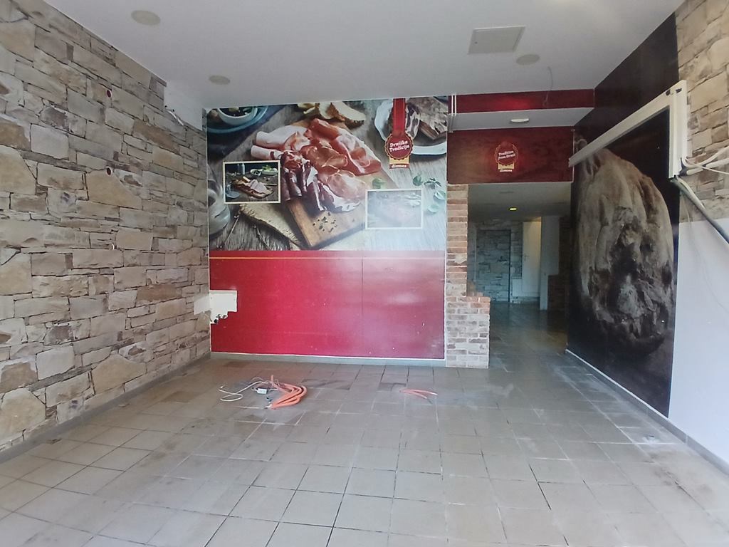 Grad:
ZAGREB
Adresa:
ILICA 73
Površina (m2):
88,60
Položaj nekretnine:
prizemlje i galerija ulične zgrade
Početna mjesečna neto zakupnina:
1.416,97 EUR
Jamčevina:
4.250,91 EUR
Predložena djelatnost:
dopuštene propisima (izuzev pružanja usluge smještaja)
Razred oznaka en. certfikata:
D/D
Datum i vrijeme pregleda poslovnih prostora:
15.10.2025. 11:00 – 11:30