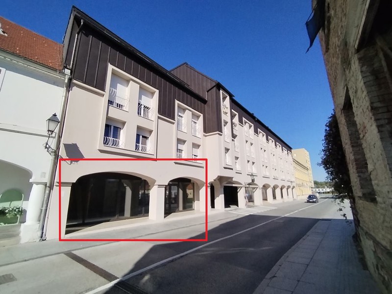 Grad:
VUKOVAR
Adresa:
VLADIMIRA NAZORA 1
Površina (m2):
129,00
Položaj nekretnine:
prizemlje ulične zgrade
Početna mjesečna neto zakupnina:
685,25 EUR
Jamčevina:
2.055,75 EUR
Predložena djelatnost:
dopuštene propisima (izuzev pružanja usluge smještaja)
Razred oznaka en. certfikata:
C/A
Datum i vrijeme pregleda poslovnih prostora:
17.10.2025. 11:00 – 11:30