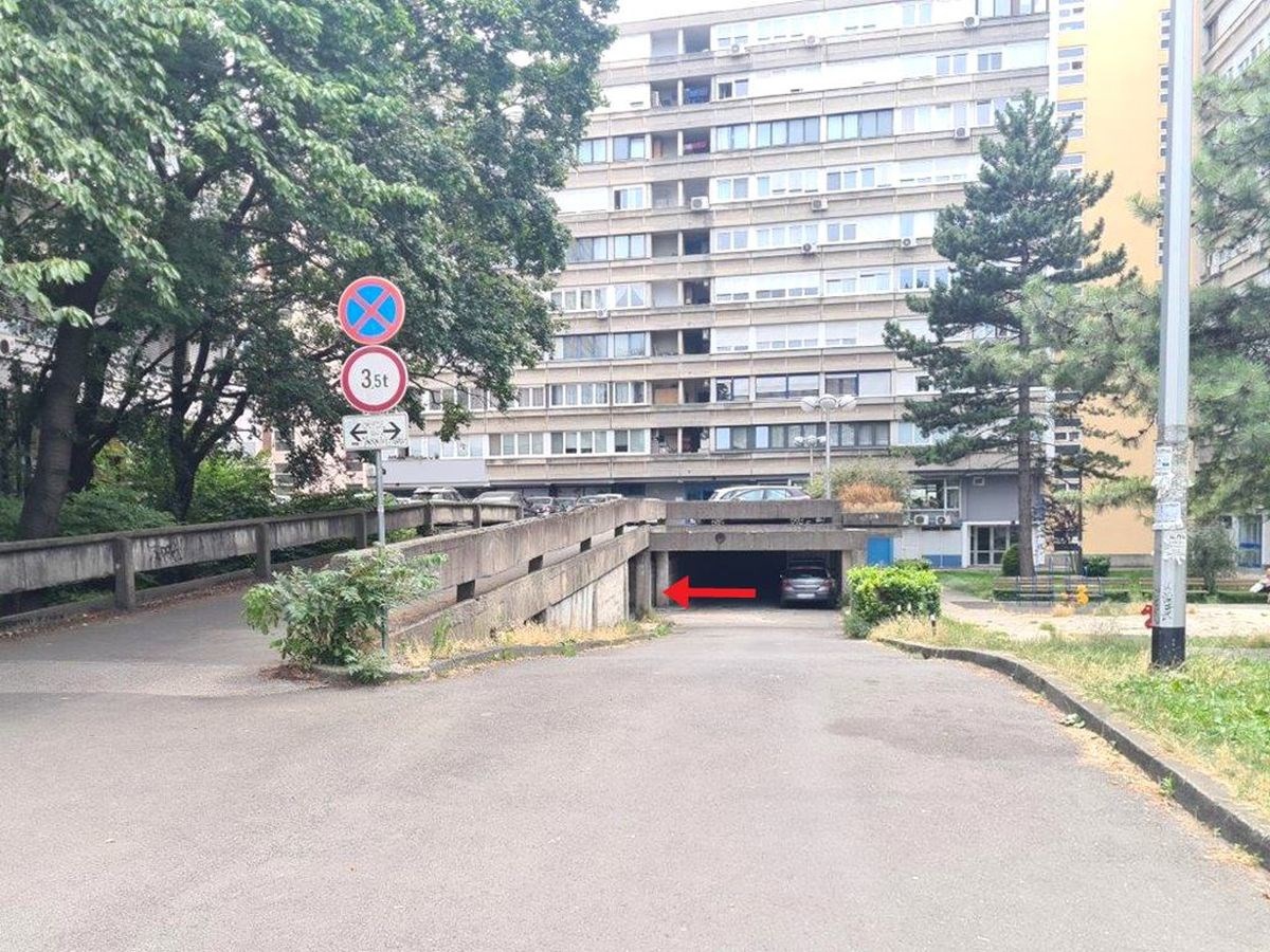 Grad:
ZAGREB
Adresa:
GRUŠKA 6
Površina (m2):
12,25
Položaj nekretnine:
garaža br. 31
Početna mjesečna neto zakupnina:
31,85 EUR
Jamčevina:
95,55 EUR
Predložena djelatnost:
garaža
Razred oznaka en. certfikata:
/
Datum i vrijeme pregleda poslovnih prostora:
16.10.2025. 09:30 – 09:45