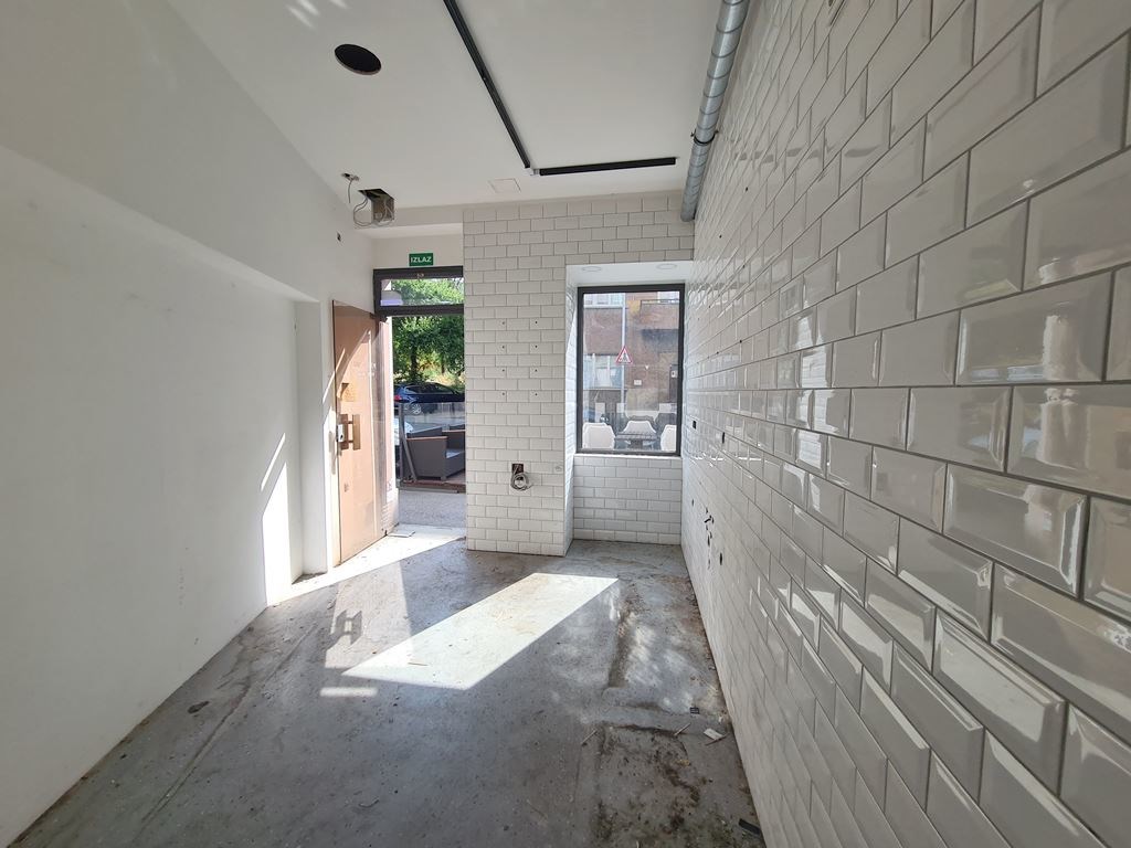 Grad:
ZAGREB
Adresa:
VINOGRADSKA 5
Površina (m2):
11,63
Položaj nekretnine:
prizemlje ulične zgrade
Početna mjesečna neto zakupnina:
97,69 EUR
Jamčevina:
293,07 EUR
Predložena djelatnost:
dopuštene propisima (izuzev pružanja usluge smještaja)
Razred oznaka en. certfikata:
D/D
Datum i vrijeme pregleda poslovnih prostora:
15.10.2025. 12:40 – 13:10
