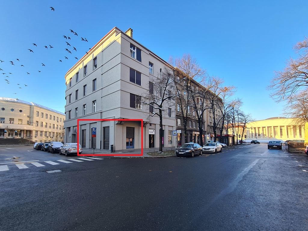 Grad:
ZAGREB
Adresa:
JURJA KRIŽANIĆA 15
Površina (m2):
90,31
Položaj nekretnine:
prizemlje ulične zgrade
Početna mjesečna neto zakupnina:
984,38 EUR
Jamčevina:
2.953,14 EUR
Predložena djelatnost:
dopuštene propisima (izuzev pružanja usluge smještaja)
Razred oznaka en. certfikata:
C/B
Datum i vrijeme pregleda poslovnih prostora:
13.10.2025. 10:20 – 10:50