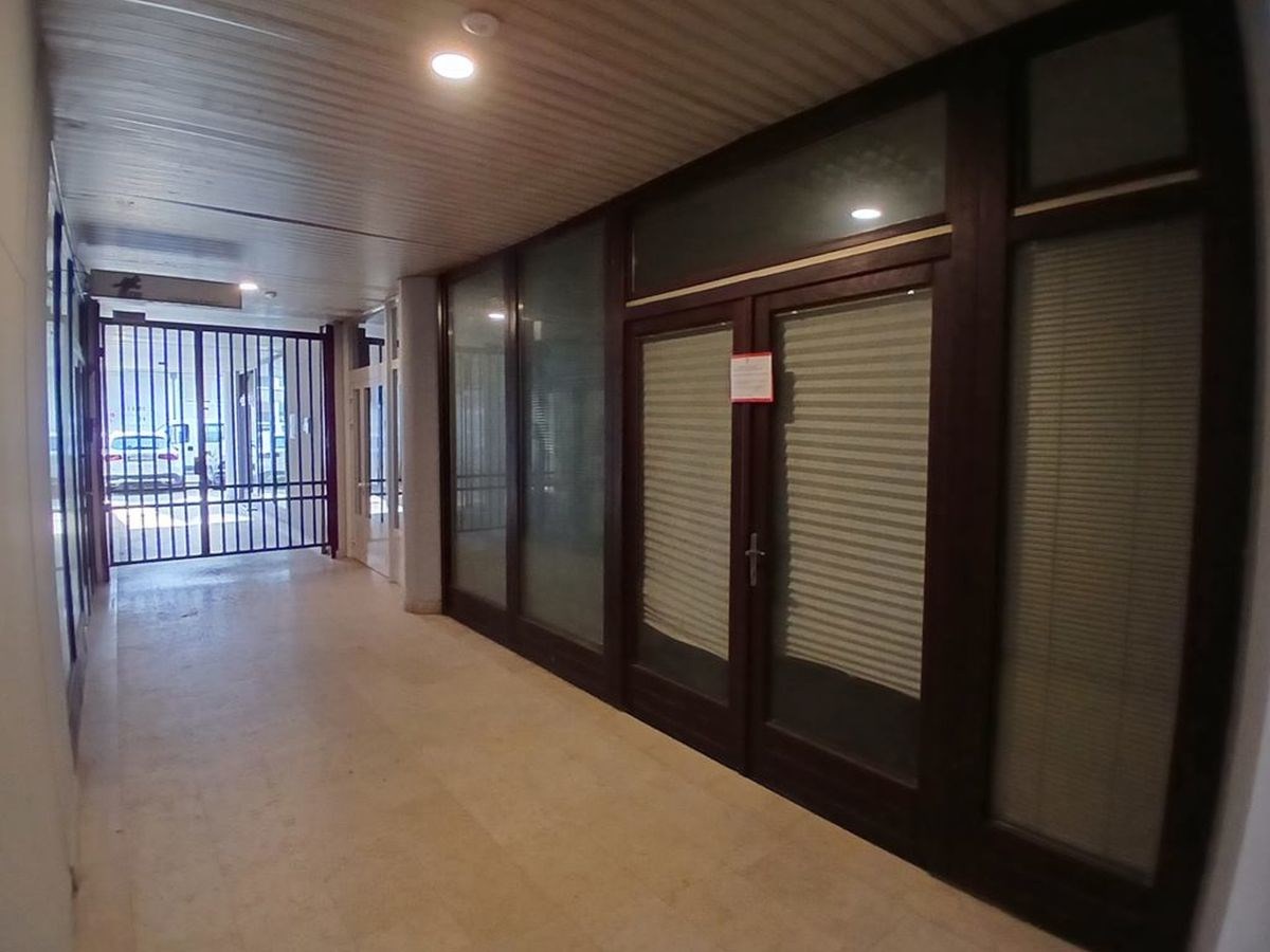 Grad:
ZAGREB
Adresa:
CERNIČKA 21
Površina (m2):
24,84
Položaj nekretnine:
prizemlje ulične zgrade
Početna mjesečna neto zakupnina:
208,66 EUR
Jamčevina:
625,98 EUR
Predložena djelatnost:
dopuštene propisima (izuzev pružanja usluge smještaja)
Razred oznaka en. certfikata:
E/G
Datum i vrijeme pregleda poslovnih prostora:
16.10.2025. 10:55 – 11:25