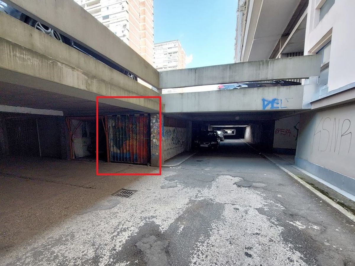 Grad:
ZAGREB
Adresa:
GRUŠKA 6
Površina (m2):
12,25
Položaj nekretnine:
garaža br. 31
Početna mjesečna neto zakupnina:
31,85 EUR
Jamčevina:
95,55 EUR
Predložena djelatnost:
garaža
Razred oznaka en. certfikata:
/
Datum i vrijeme pregleda poslovnih prostora:
16.10.2025. 09:30 – 09:45