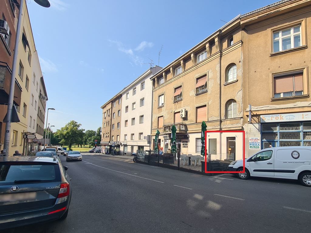 Grad:
ZAGREB
Adresa:
VINOGRADSKA 5
Površina (m2):
11,63
Položaj nekretnine:
prizemlje ulične zgrade
Početna mjesečna neto zakupnina:
97,69 EUR
Jamčevina:
293,07 EUR
Predložena djelatnost:
dopuštene propisima (izuzev pružanja usluge smještaja)
Razred oznaka en. certfikata:
D/D
Datum i vrijeme pregleda poslovnih prostora:
15.10.2025. 12:40 – 13:10
