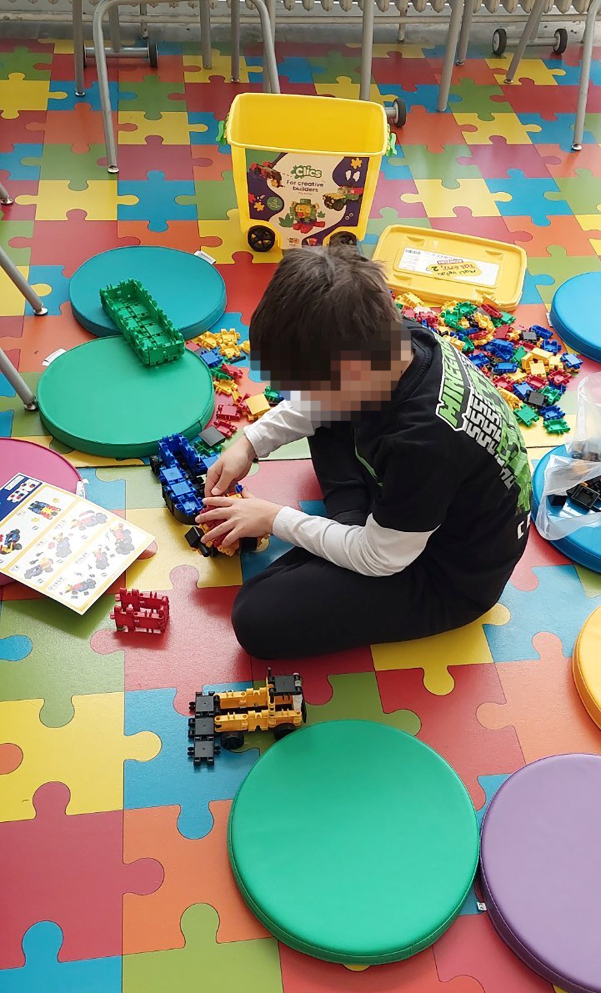 Osnovna škola Siniše Glavaševića u Vukovaru putem inicijative Mali veliki talenti 2 nabavila je mikroskope, model ljudskog torza, 3D kemijske olovke, slackline, mrežasti tunel, društvene igre, matematičke kocke, pješčane satove i tangrame.