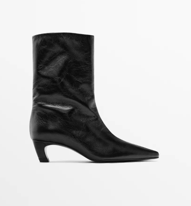 Massimo Dutti
Leather High Heel Ankle Boots (195 eura)