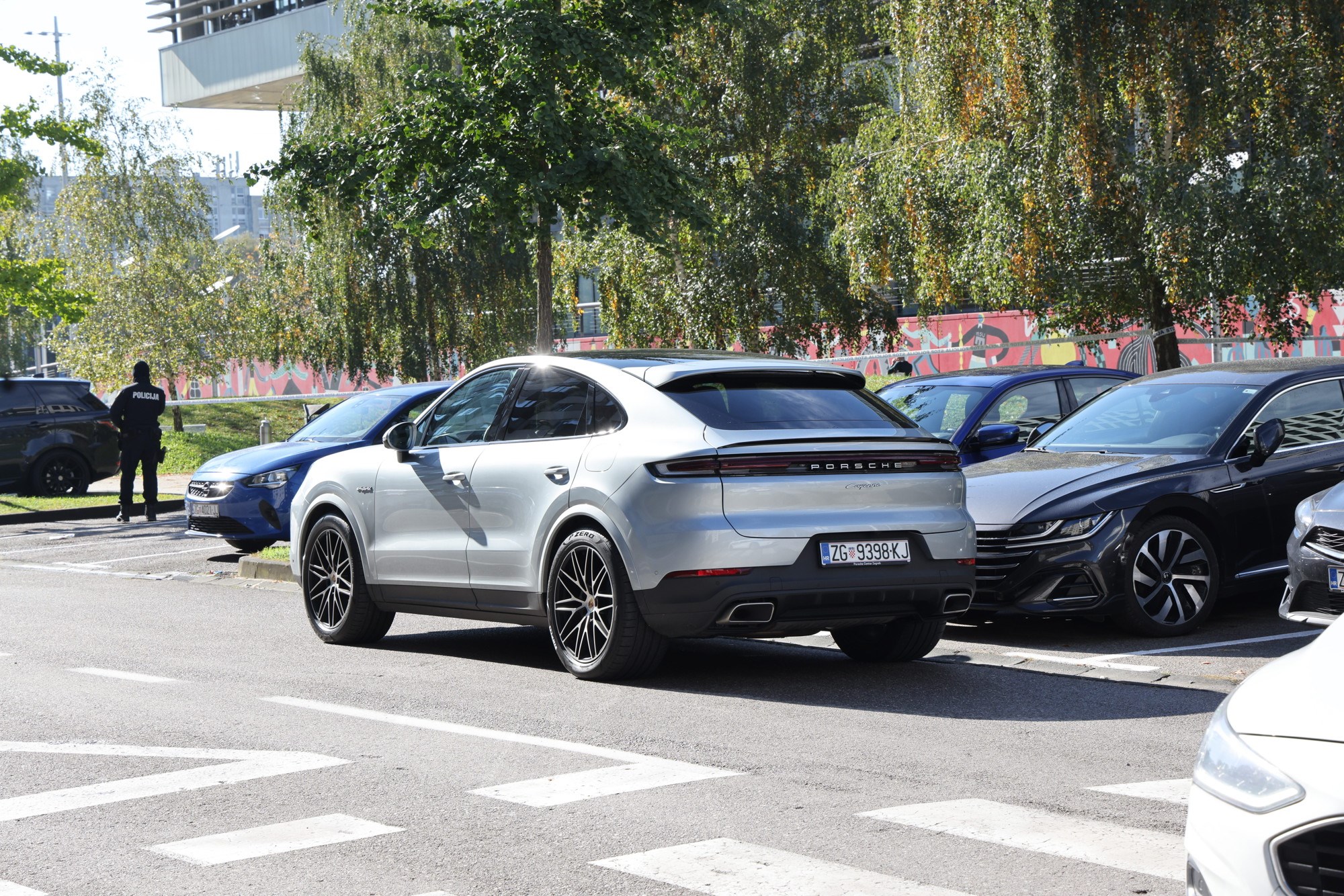 Jedan od aktera došao je u Porscheu.