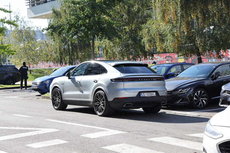 Jedan od aktera došao je u Porscheu.