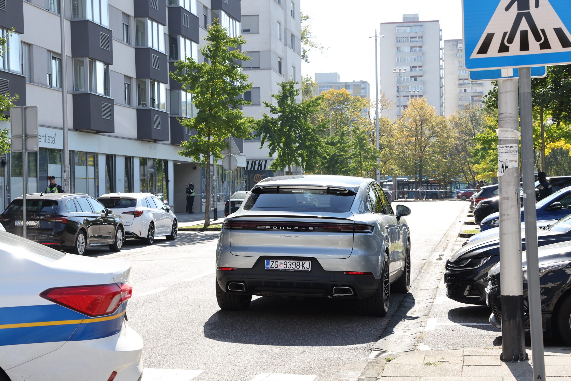 Jedan od aktera došao je u Porscheu.