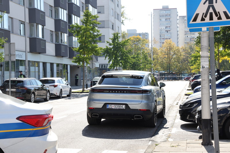 Jedan od aktera došao je u Porscheu.