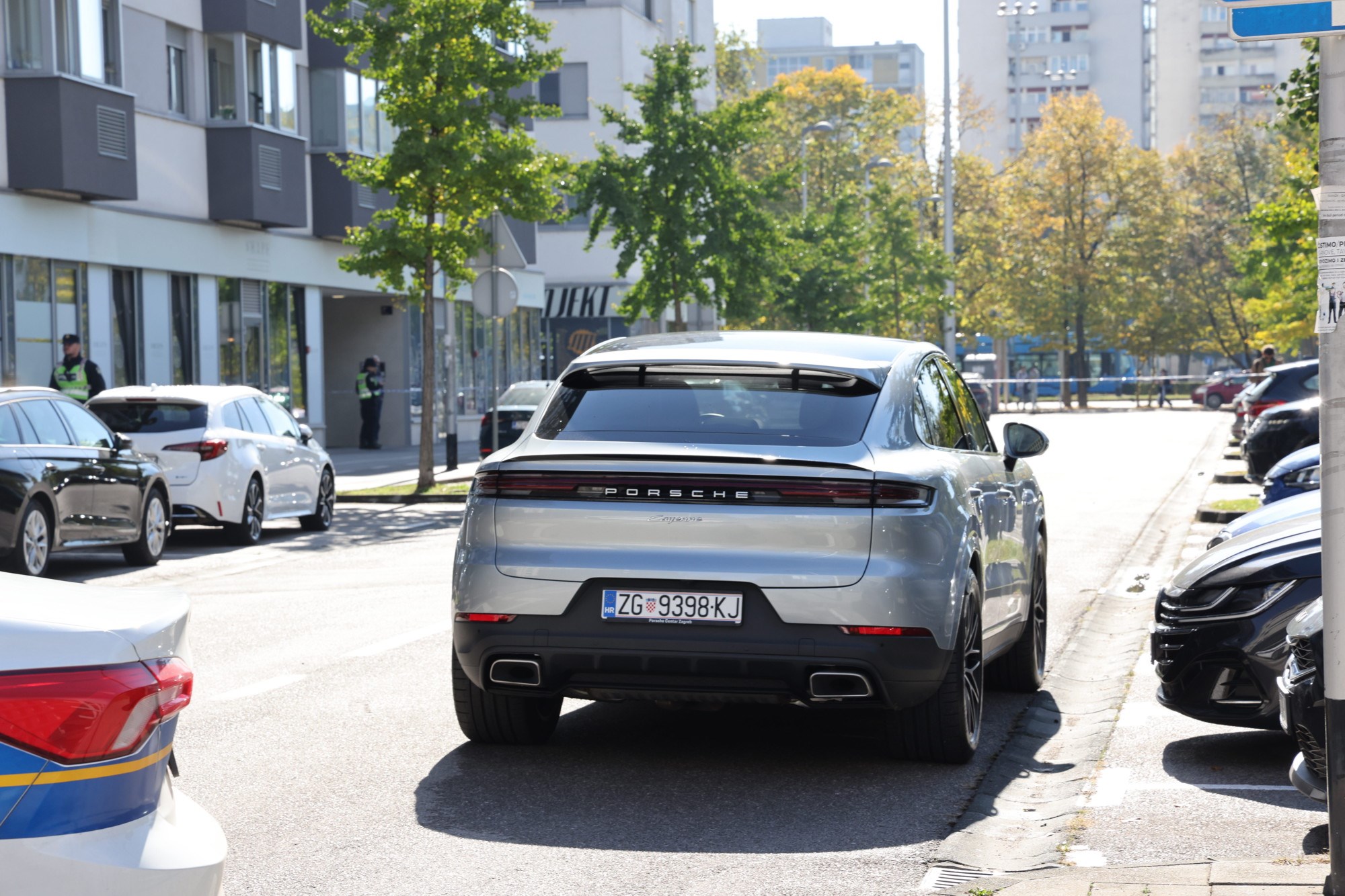 Jedan od aktera došao je u Porscheu.