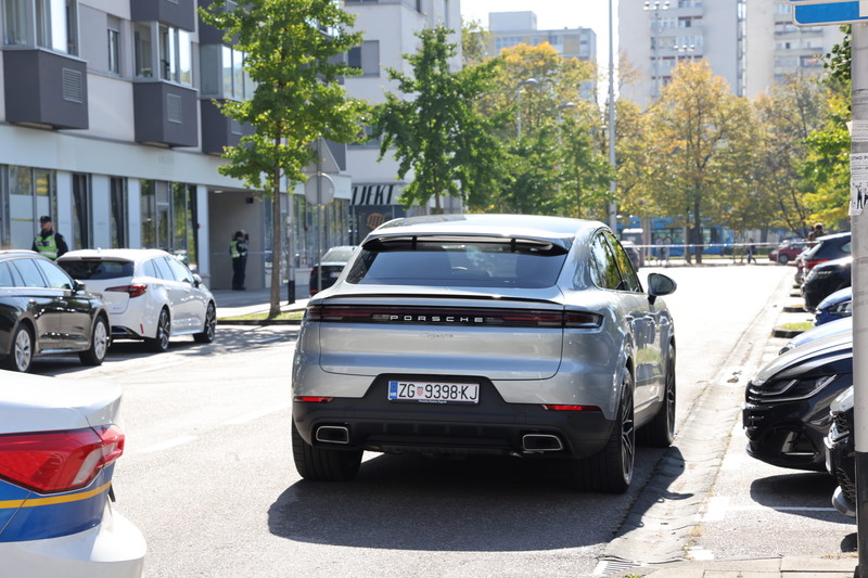 Jedan od aktera došao je u Porscheu.