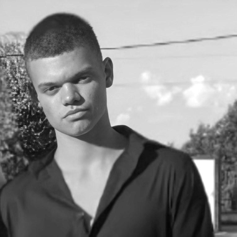 Vukašin Crnčević, 18-godišnji nmaturant koji je mjesecima u krtičnom stanju bio hospitaliziran na Vojnomedicinskoj akademiji (VMA) nakon čega je umro.