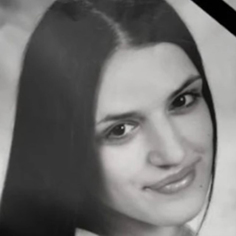 Obitelj tinejdžerice Milice Adamović (16) iz Kaća pokraj Novog Sada, koja je stradala uslijed pada nadstrešnice na Željezničkoj stanici Novi Sad, neutješna je.