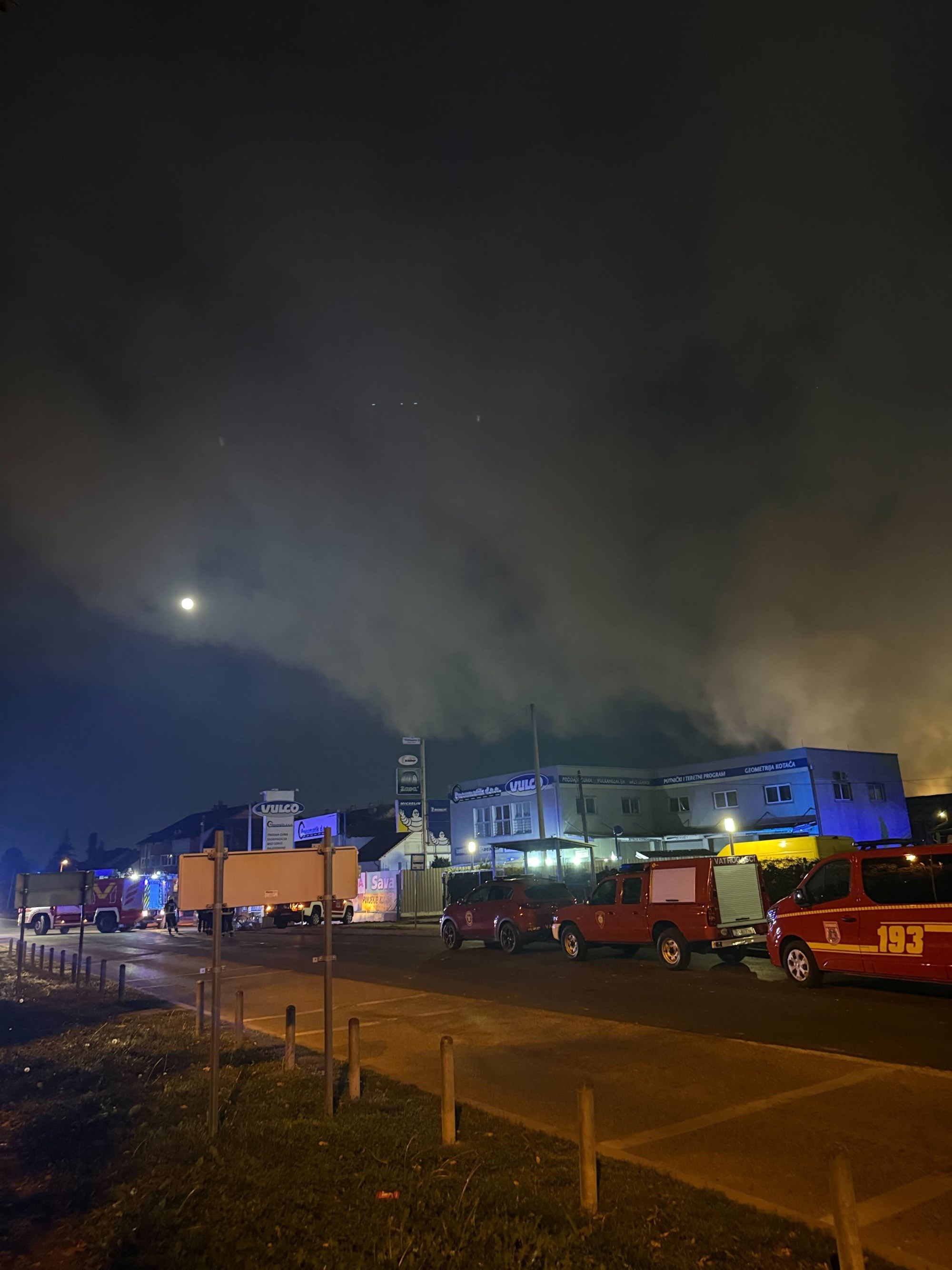 Lokaliziran požar u Svetoj Nedelji: "Tu i tamo se još zapale gume do kojih ne možemo"
