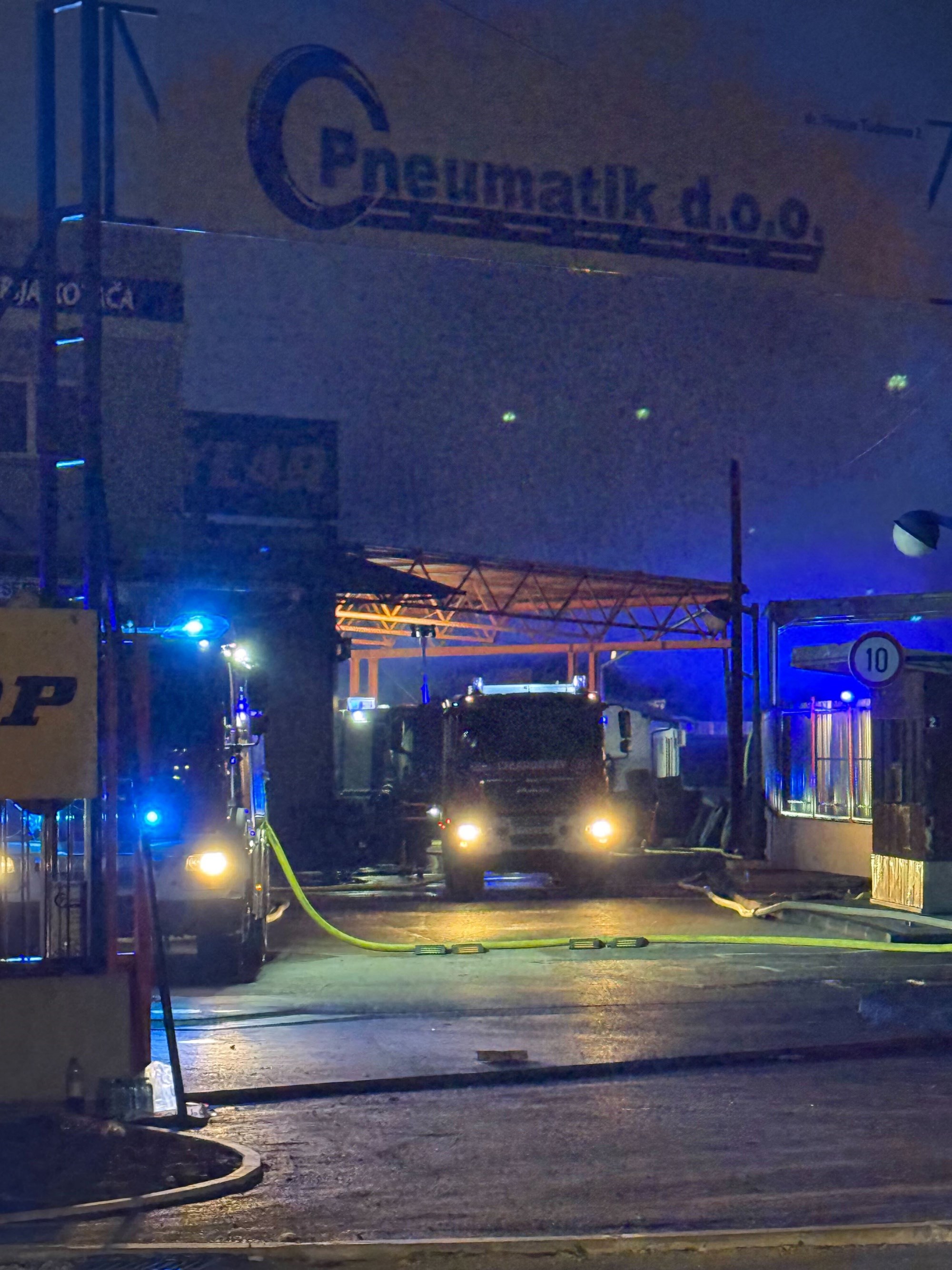 Lokaliziran požar u Svetoj Nedelji: "Tu i tamo se još zapale gume do kojih ne možemo"