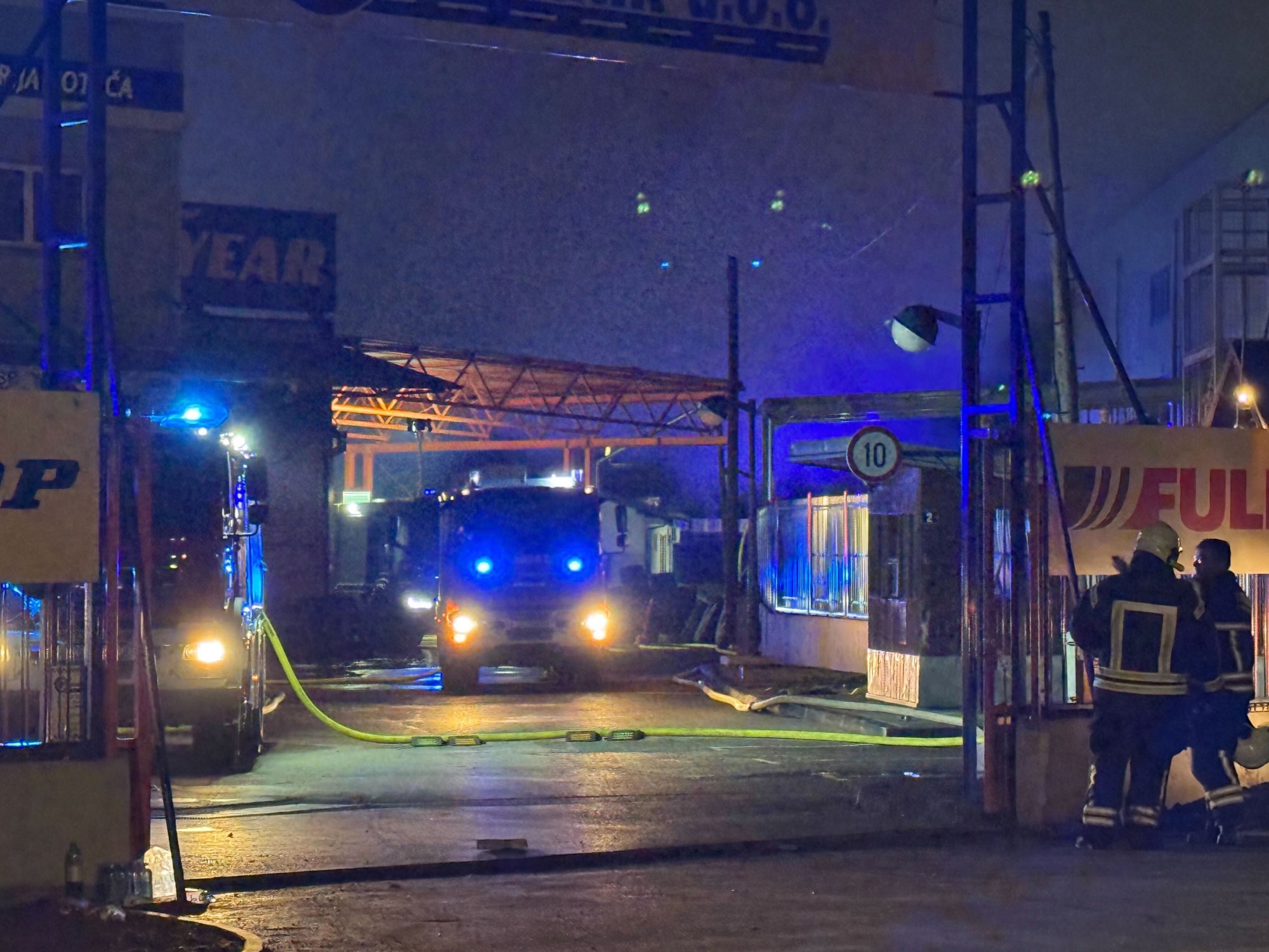 Lokaliziran požar u Svetoj Nedelji: "Tu i tamo se još zapale gume do kojih ne možemo"