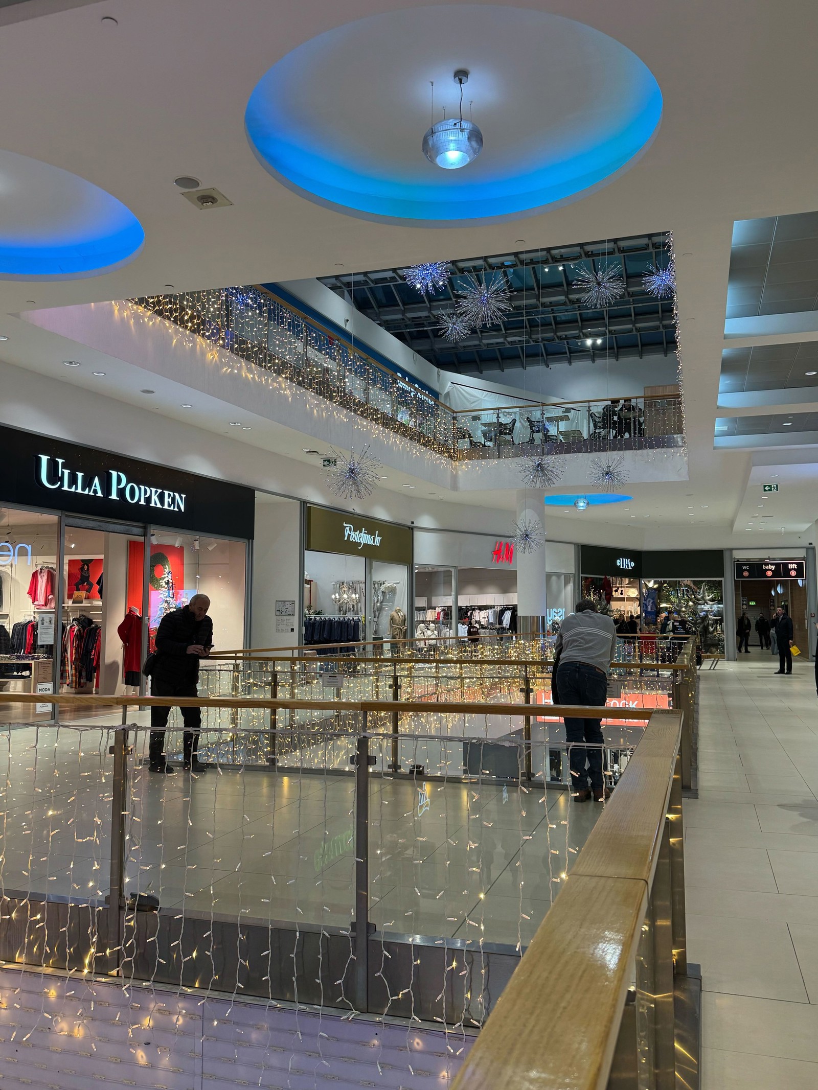 Avenue Mall