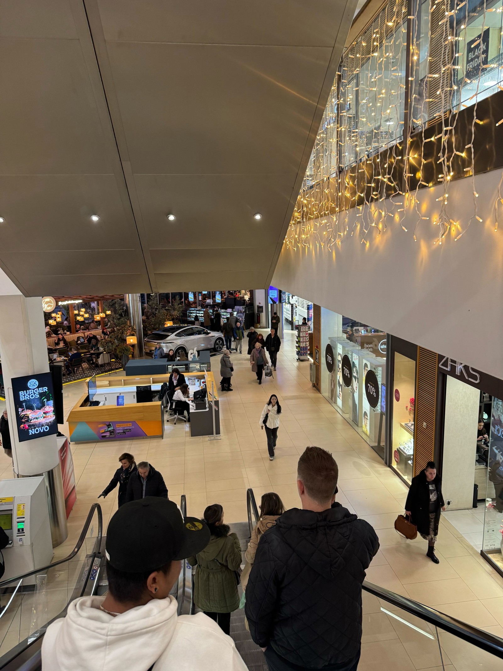 Avenue Mall