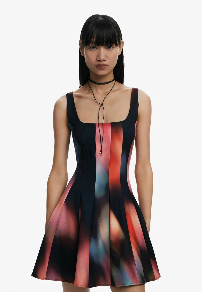 Desigual
PANEL - Dnevna haljina - black

Medijalna cijena:
99,95 € do -20%