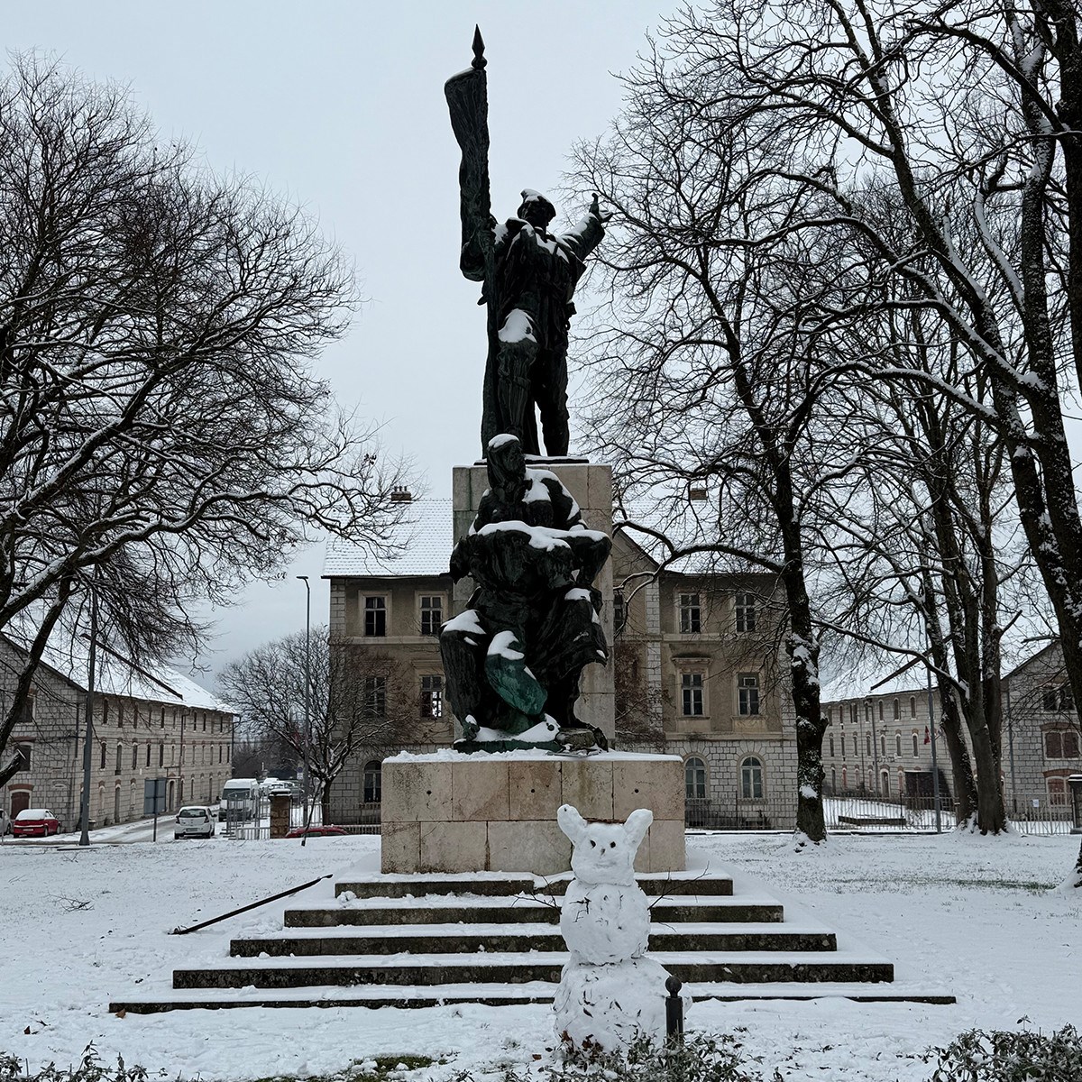 FOTO I VIDEO Snježne pahulje zabijelile Dalmaciju. Grudanje, smijeh i zimska čarolija