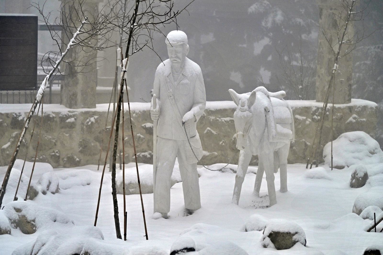 FOTO I VIDEO Snijeg prekrio "nebesku šetnicu" na Biokovu. Ovo se ne viđa često