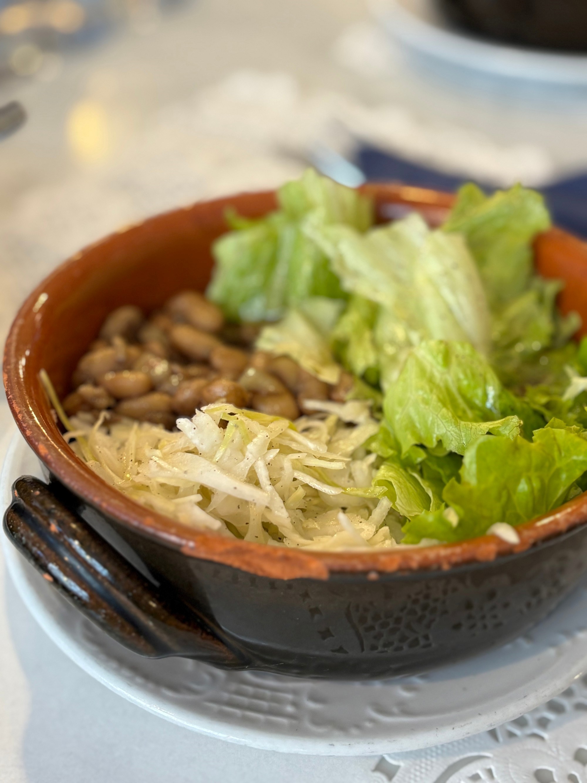 U ovom malom lokalu pojela sam odličan gablec. Nude prava, starinska jela