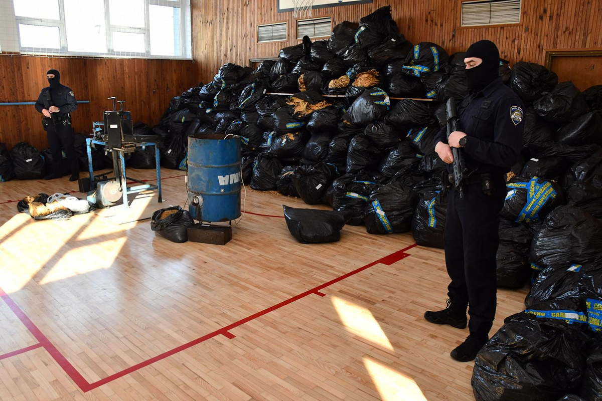 VIDEO Zaplijenjeno 2043 kilograma ilegalnog duhana. Pronađeno gotovo 43.000 eura