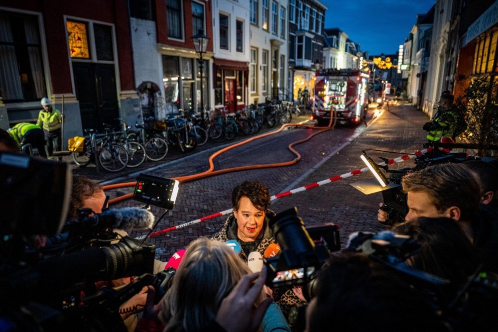 FOTO Eksplozija u stambenoj zgradi u Utrechtu, izbio velik požar. Ima ozlijeđenih