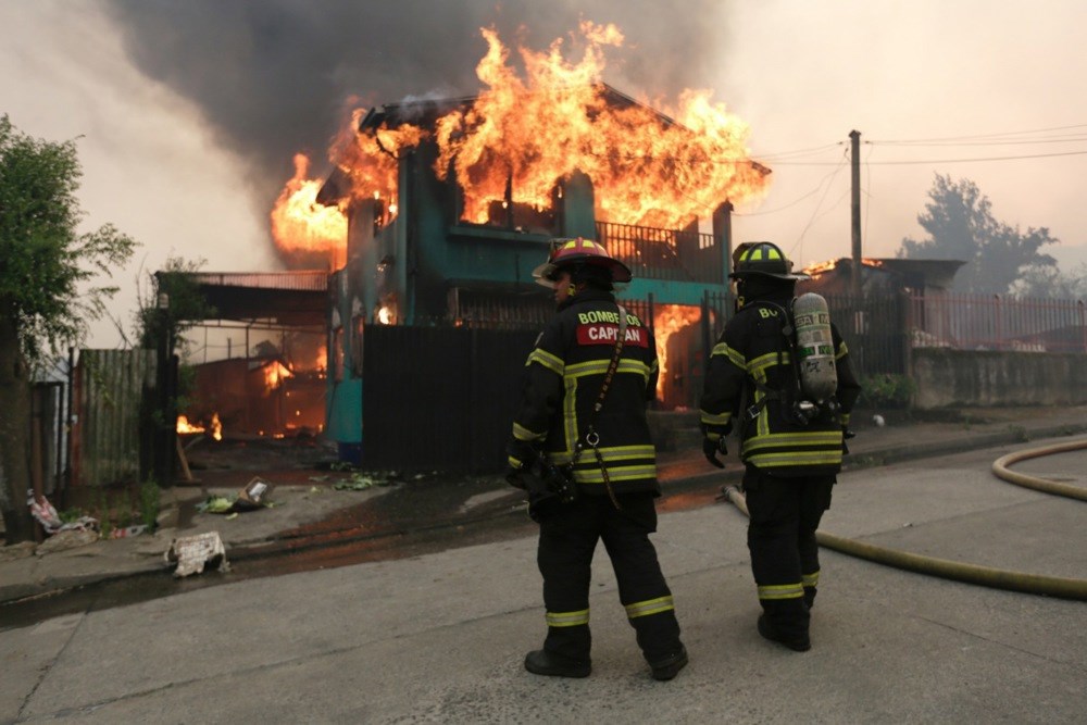 FOTO Požari u Čileu odnijeli 19 života, masovne evakuacije stanovnika