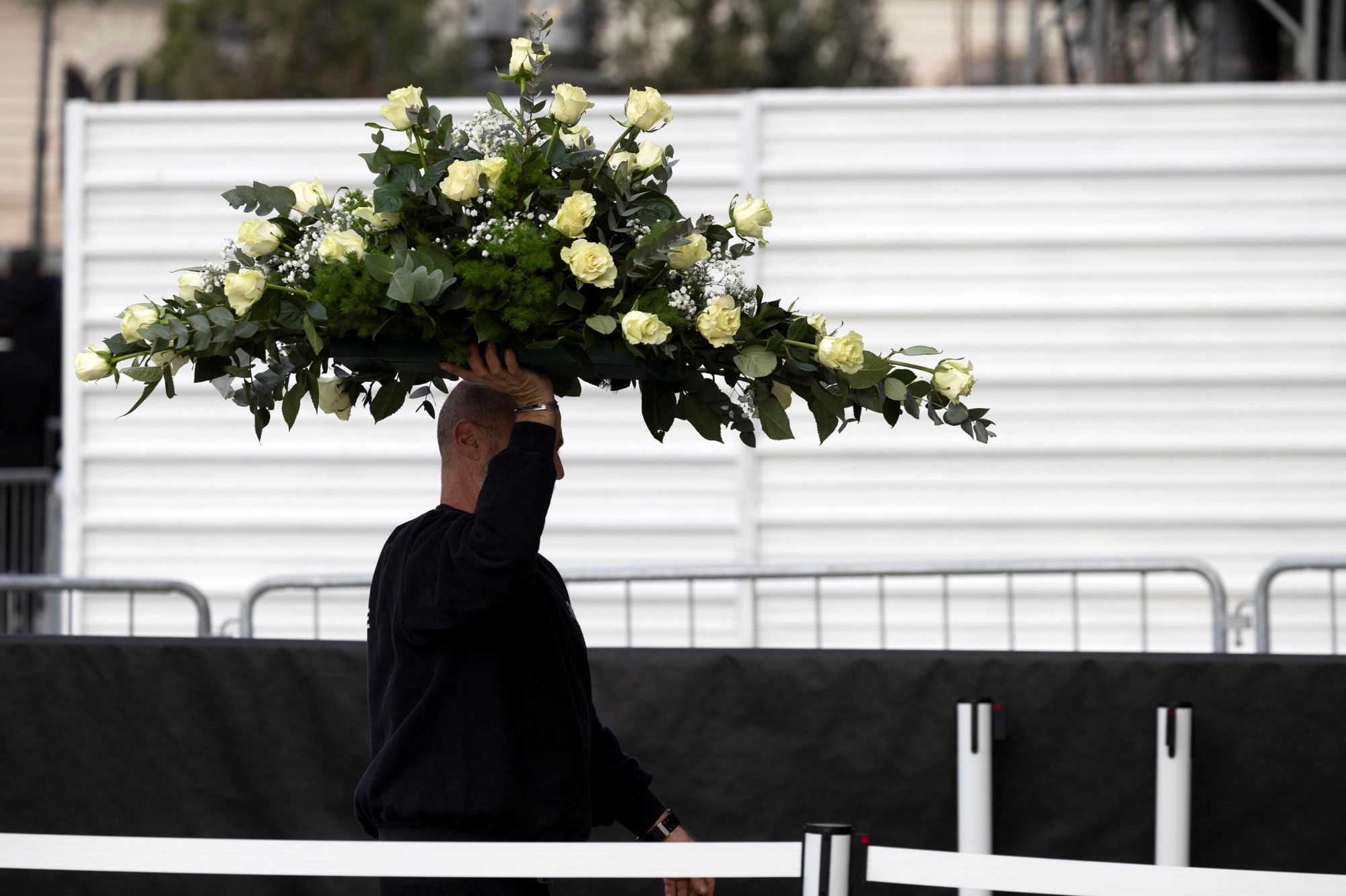 FOTO Slavni iz svijeta mode okupili su se na sprovodu Valentina Garavanija u Rimu